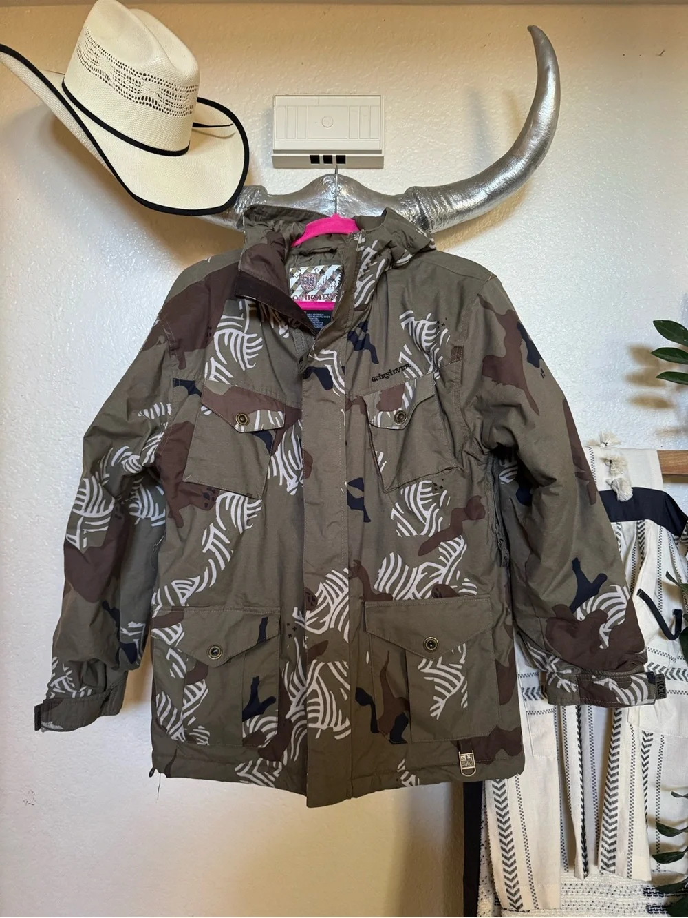 Quiksilver XL Camo Zebra Print Snowboard Jacket – Unisex Teen/Boys/Girls